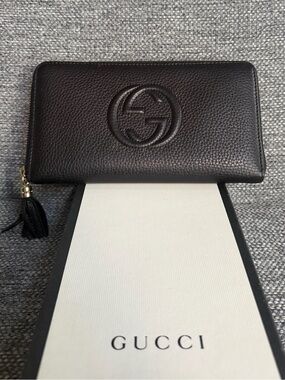 Gucci Black Pebbled Leather Zip Wallet with Tassel